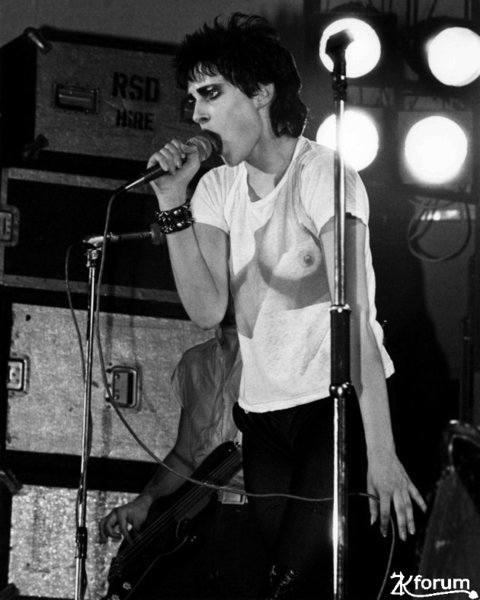 siouxsie.thumb.jpg.489b83fc34fad256edb236b4d39e0af4.jpg